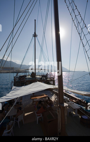 Neptun-Piraten Bootsfahrt durch Kaleidoskop Turizm und Küste, Kyrenia, Girne, Zypern Stockfoto