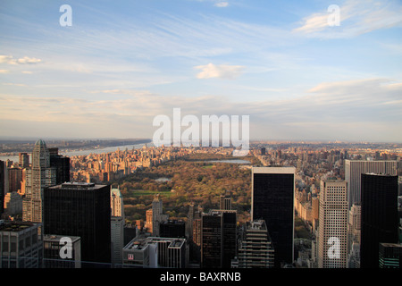 Ein Abend Blick Richtung Norden über den Central Park von der Spitze des Rock Aussichtsplattform, Rockefeller Center, New York. Stockfoto