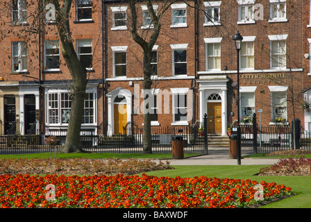 Georgische Fassaden im Park Square, Leeds, West Yorkshire, Großbritannien Stockfoto