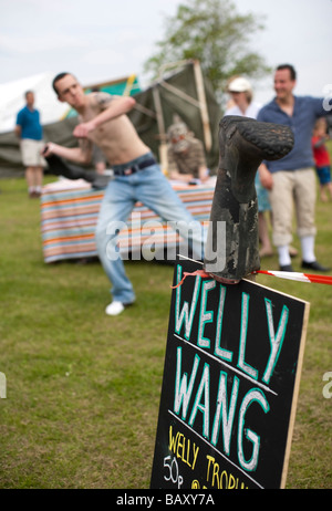 Welly Wanging A Dorffest im ländlichen England - Randwick, Stroud, Gloucestershire, UK Stockfoto