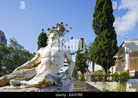 Statue von Achilles im Garten des Achilleion Palast, Korfu, Ionische Inseln, Griechenland Stockfoto