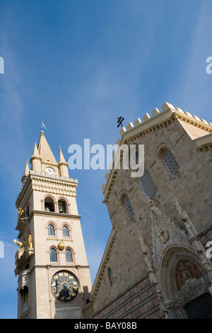 Kathedrale von Messina, Kathedrale Maria Santissima Assunta mit Dom Uhrturm, Messina, Sizilien, Italien Stockfoto