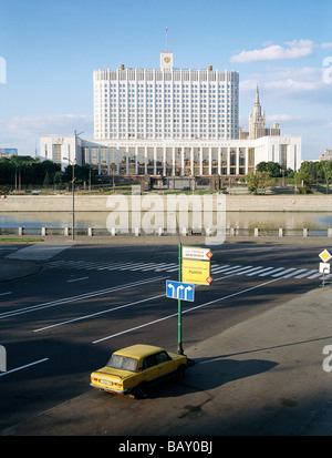 Blick auf einer einsamen Straße im Weißen Haus, Moskau, Russland Stockfoto