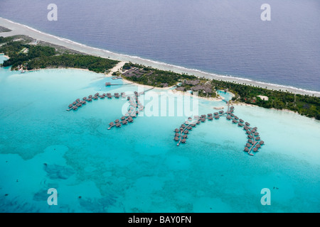 Luftbild des InterContinental Resort &amp; Thalasso-Spa Bora Bora Overwater Bungalows, Bora Bora, Gesellschaftsinseln, Französisch Polyn Stockfoto