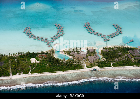 Luftbild des InterContinental Resort &amp; Thalasso-Spa Bora Bora Overwater Bungalows, Bora Bora, Gesellschaftsinseln, Französisch Polyn Stockfoto