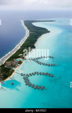 Luftbild des InterContinental Resort &amp; Thalasso-Spa Bora Bora Overwater Bungalows, Bora Bora, Gesellschaftsinseln, Französisch Polyn Stockfoto