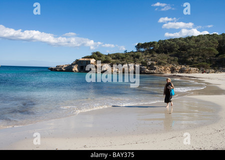 S' Amarador Strand spazieren Sie an der Cala Mondrago Bucht, Parc Natural de Mondrago, in der Nähe von Portopetro, Mallorca, Balearen, Spanien Stockfoto