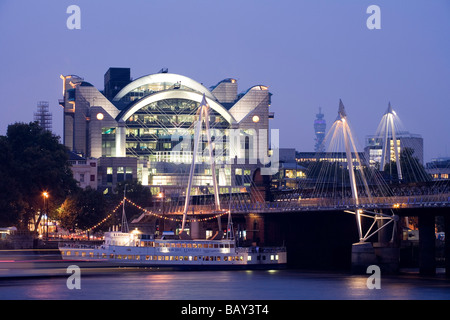 Railway Station Charing Cross und Hungerford Bridge, London, England, Europa Stockfoto