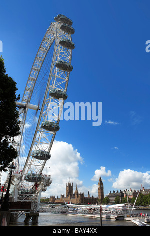 London Eye und den Houses of Parliament, London, England, Großbritannien, Vereinigtes Königreich Stockfoto