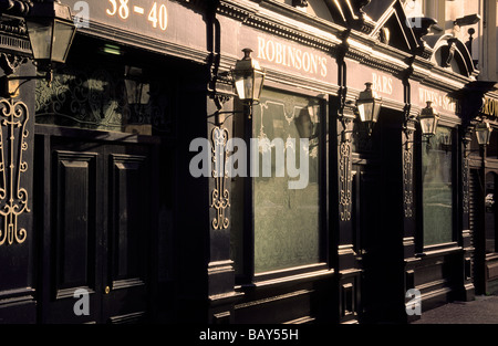 Robinsons Bar in Great Victoria Street, Belfast, Grafschaft Antrim, Nordirland, Vereinigtes Königreich, Europa Stockfoto