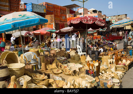 Der belebten Marktplatz in den Souks Marrakesch Marokko Stockfoto