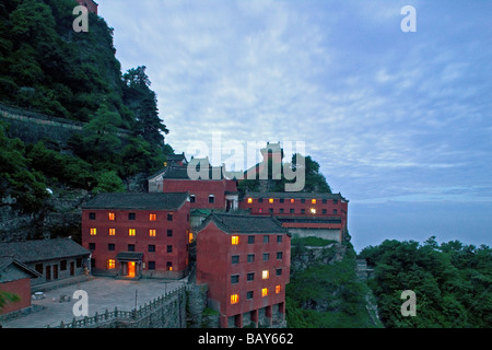 Tianzhu Feng Tempel Dorf nahe dem Gipfel des Wudang Gebirge, Wu Tang Shan, taoistische Berg, Geburtsort des Tai Chi, Hubei Stockfoto