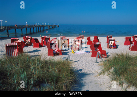 Liegestühle am Strand von Ostseebad Binz, Rügen, Mecklenburg-Western Pomerania, Deutschland Stockfoto