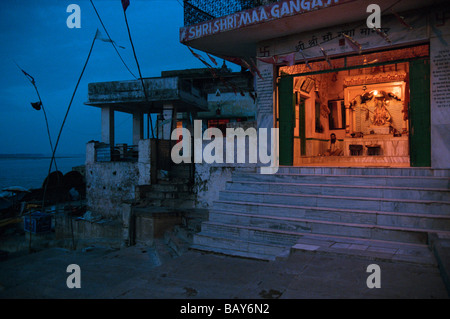 Tempel, Ganges River, Dasaswamedh Ghat, Varanasi, Benares, Uttar Pradesh, Indien Stockfoto