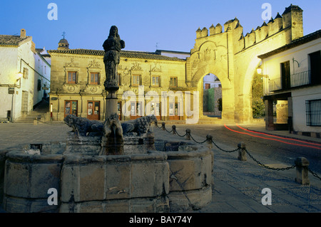 Löwen-Brunnen, Arco de Villatar, Plaza del Populo, Renaissance, monumentalen Ensemble, Baeza, Provinz Jaen, Andalusien, Spanien Stockfoto