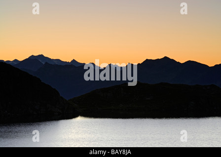 Morgen-Stimmung am See Wangenitzsee mit Blick auf Reißeck Palette und Polinik, Bereich der Schobergruppe, Nationalpark Hohe Tauern Bereich Stockfoto