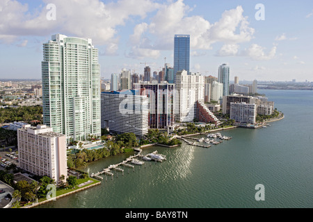 Luftaufnahme von Wolkenkratzern auf Brickell Avenue, Downtown Miami, Florida, Vereinigte Staaten von Amerika, Vereinigte Staaten Stockfoto