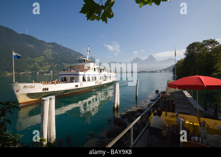 Ausflugsschiff auf dem Vierwaldstättersee, Treib, Kanton Uri, Schweiz Stockfoto