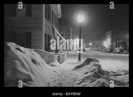 Verschneite Nacht in Woodstock, Vermont Stockfoto