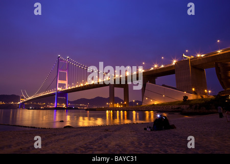 Tsing Ma Bridge of Hong Kong bei Nacht Stockfoto