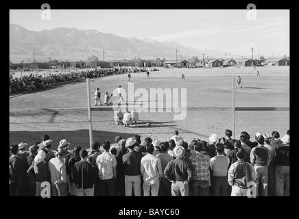 Baseballspiel im Manzanar Stockfoto