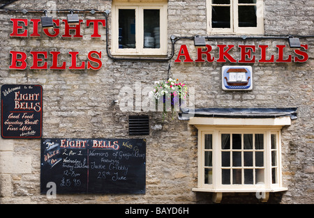 8 Glocken Pub, Fairford, Gloucestershire Stockfoto