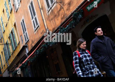 Terrakotta Haus Straßenszene, Altstadt Nizza Stockfoto