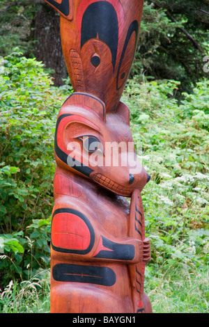 Teil des einen Totempfahl in der Wald - Pacific Rim National Park, Vancouver Island, British Columbia, Kanada Stockfoto