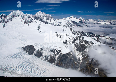 Malerische Antenne panorama Mt Cook glacier Hubschrauber über den Wolken in den südlichen Alpen auf der Südinsel Neuseeland Stockfoto