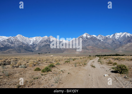 Blick nach Westen von der Stadt der Unabhängigkeit gegenüber den östlichen Hang der Sierra Nevada in Kalifornien Stockfoto