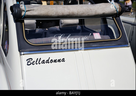 Französischen Citroen 2CV Auto namens Belladonna Stockfoto