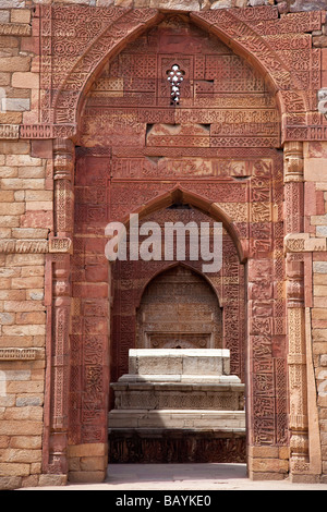 Iltutmish Grab am Qutb Minar in Delhi Indien Stockfoto