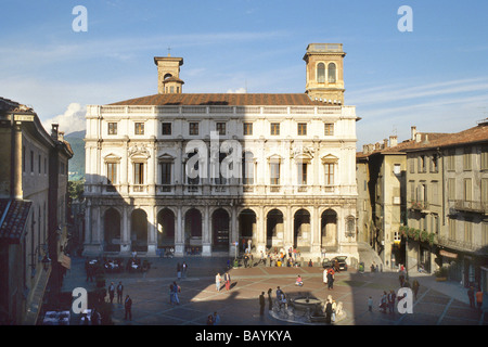 Blick auf den Palazzo Nuovo Sitz der städtischen Bibliothek Angelo Mai Bergamo Italien Stockfoto