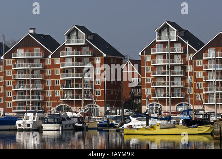 Bellway Häuser Luxus-Appartements, Baujahr 1999, Neptun Quay, Ipswich, Suffolk, UK. Stockfoto