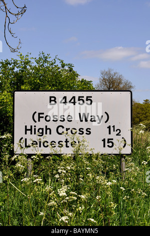 Verkehrszeichen auf Fosse Way, Warwickshire, England, UK Stockfoto