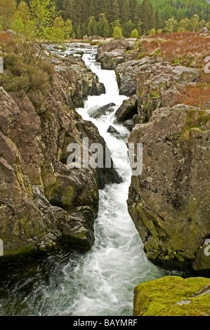 Wasserfälle am Fluss Offshore-bei Birks Brücke im Offshore-Valley Lake District Stockfoto