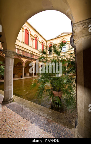 Innenhof des archäologischen Stadtmuseum Bologna Italien Stockfoto