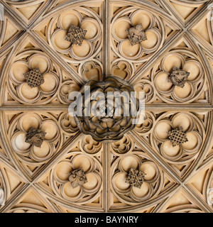 Detail der Tudor stieg Decke Relief in Hampton Court Palace Stockfoto