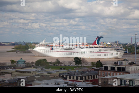 Kreuzfahrtschiff auf Mississippi in New Orleans Stockfoto