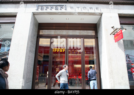 Ferrari Store in der Regent Street, London Stockfoto