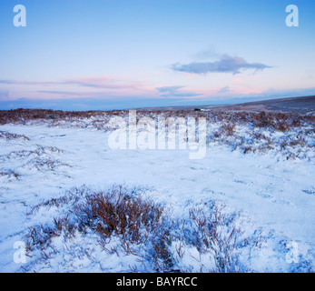 Verschneite Moorlandschaft bei Grimspound Dartmoor National Park Devon England Januar 2009 Stockfoto