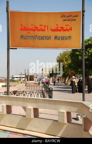 Mumifizierung Museum Zeichen in Luxor, Ägypten Stockfoto