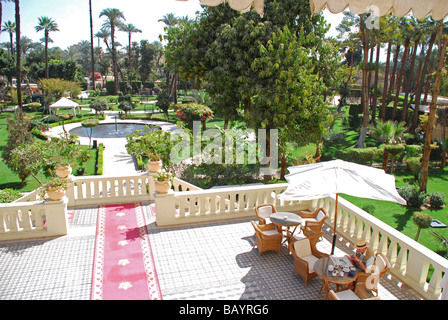 Mit Blick auf die Gärten in den Sofitel Winter Palace in Luxor, Ägypten Stockfoto