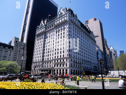 New York Plaza Hotel und Grand Army Plaza an einem sonnigen Tag Fifth Avenue, Midtown Manhattan, New York City, Central Park Conservancy, USA Stockfoto