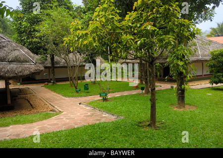 Hütten und Gelände zu Spice Village Resort in der Nähe von Periyar Wildlife Sanctuary Kerala Indien Stockfoto