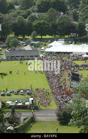 Ein fiel Rennen ab Grasmere Sport eine traditionelle jährliche Veranstaltung in Cumbria, im englischen Lake District. Stockfoto