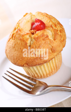 frisch gebackenen köstlichen Kirsch muffin Stockfoto