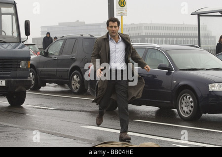 Zum internationalen Jahr: 2009 Regie: Tom Tykwer Clive Owen Stockfoto