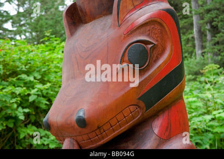 Porträt eines hölzernen Bären - Teil einen Totempfahl im Pacific Rim National Park, Vancouver Island, British Columbia, Kanada Stockfoto