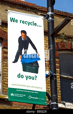 Wir recyceln..., nicht wahr? Recycling von Rat von Hounslow, Middlesex, England verteilt Bewusstsein-banner Stockfoto